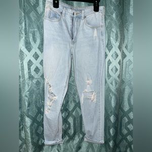 No boundaries mom jeans